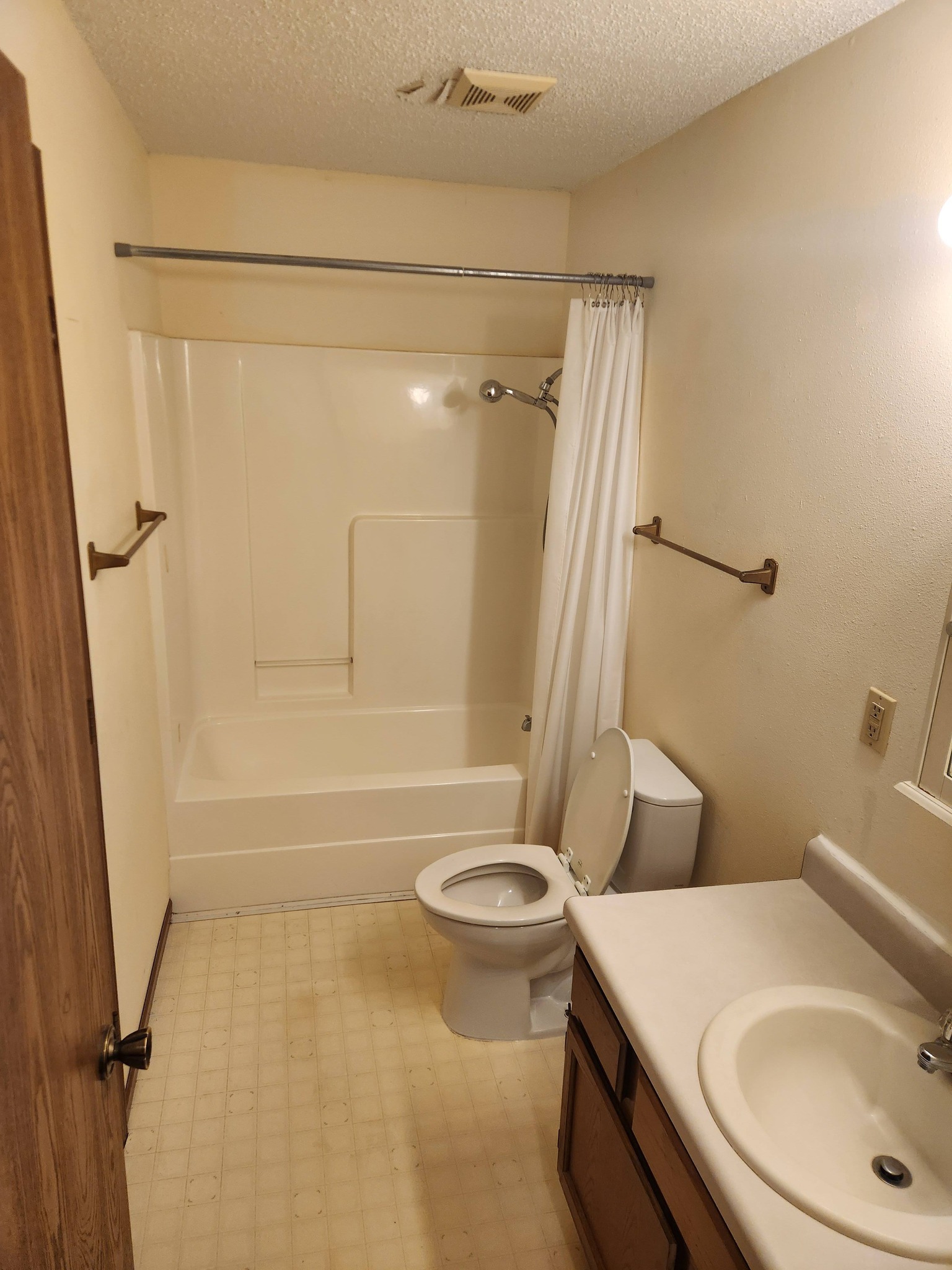 827 Foxrun Clinton Mo 5.jpg